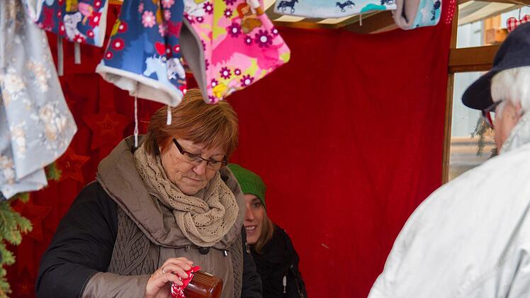 Neu in diesem Jahr war der Hobby- und Künstlermarkt im Rathaus.