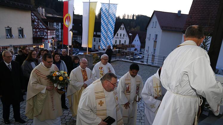 Einzug in die Pfarrkirche St. LaurentiusFranz Galster