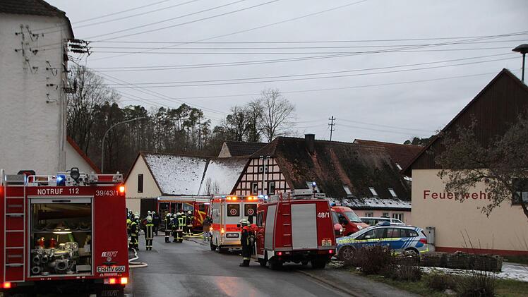 Dutendorf war von Feuerwehr, Polizei und Rettungsdienst belagert.  Foto: Andreas Dorsch