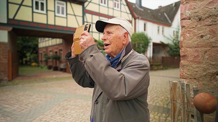 Auch im hohen Alter ist bei Helmut die Technikoffenheit gro&szlig;.