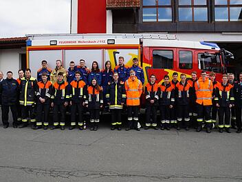 Die Teilnehmer mit Ausbilder, Kreisbrandmeister und Kommandant der FFW Weilersbach Wolfgang Wunner (r.) Foto: Heidi Amon
