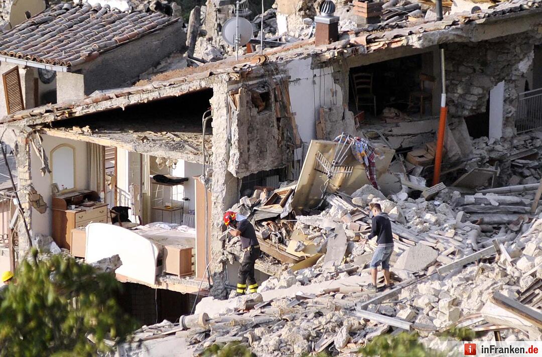 Schweres Erdbeben erschüttert Zentralitalien