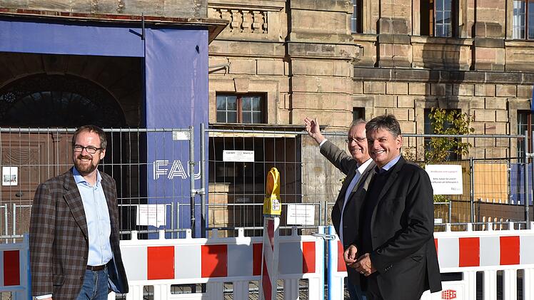 Erlangen: Marodes Schloss-Wappen f&uuml;hrt zu Sperrung - "In schlechterem Zustand als vermutet"