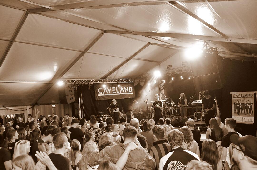 Party mit der Band "CAVELAND"