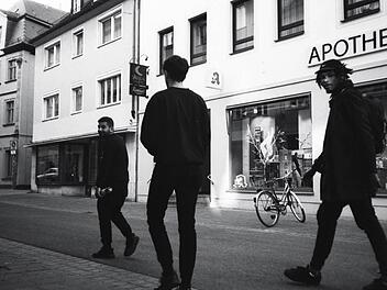 Die neue Musik- und Künstlervereinigung Bambergs heißt "Film 51". Die Gruppe bestand darauf, dass das Foto mit einer analogen Spiegelreflex aufgenommen wurde - natürlich in schwarzweiß. Foto: Valerija Levin