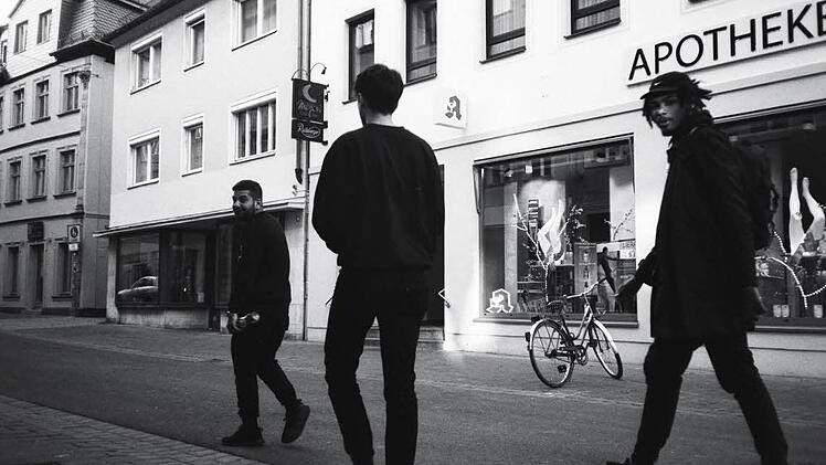 Die neue Musik- und Künstlervereinigung Bambergs heißt "Film 51". Die Gruppe bestand darauf, dass das Foto mit einer analogen Spiegelreflex aufgenommen wurde - natürlich in schwarzweiß. Foto: Valerija Levin