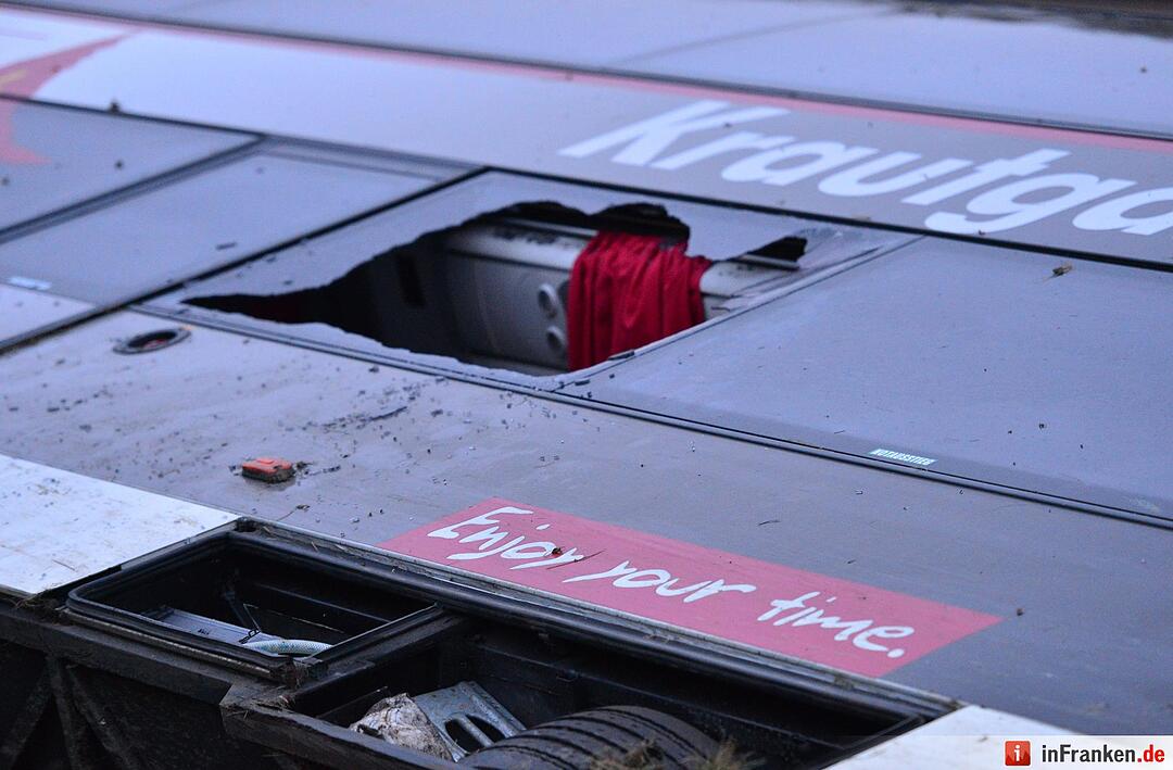 Bus mit Kindern bei Erfurt verunglückt
