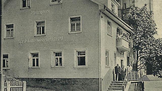 Die Gaststätte "Weißes Rößl" um das Jahr 1950, direkt neben der Stadtkirche von Stadtsteinach.