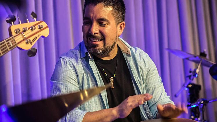 Impressionen vom Coburg-Gastspiel des Bruno Böhmer Camacho Trios: Samuel Torres.Foto: Jochen Berger