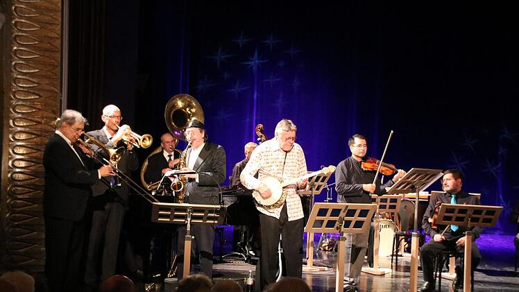 Die Frankfurt Swing All Stars standen zum ersten Mal mit dem Bad Kissinger Kurorchester auf der Bühne. Foto: Ralf Ruppert