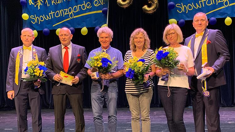 Bernd Neidhart und Klaus Wicklein ehrten Gr&uuml;ndungsmitglieder Michael Bahl, Sabine Gr&auml;f und Heike Weich sowie Sigrun Eichner (nicht im Bild). Foto: Sonny Adam