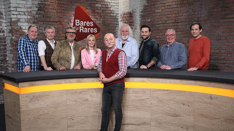 Walter "Waldi" Lehnertz (links) ist seit Beginn der Sendung 2013 Teil des "Bares f&uuml;r Rares"- Teams.