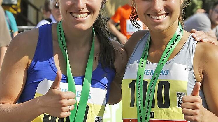 Christina (links) hat die 16-Kilometer-Distanz bereits mehrfach gewonnen. Jetzt siegte sie zusammen mit ihrer Schwester Babinja (rechts).  Fotos: Hoch