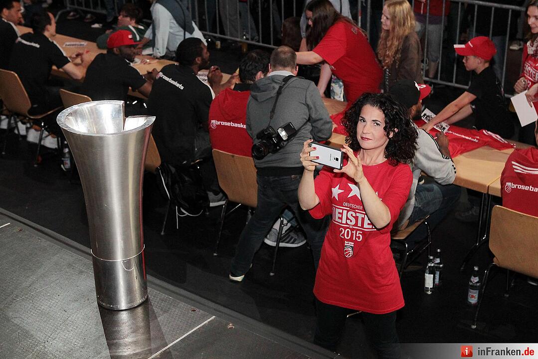 Brose FanParty 220615 02 BR Wetterdame