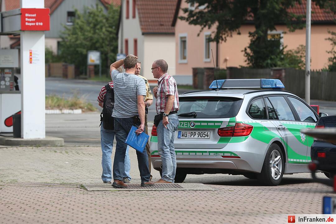 Bewaffneter Raubueberfall auf Geiselwinder Tankstelle - Polizei findet Bargeld