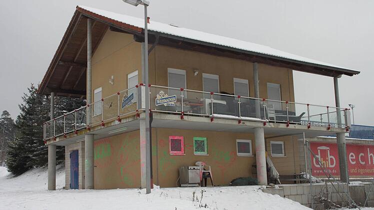 Am Samstagabend wurde im Tennisheim gefeiert.  Fotos: Andreas Schmitt