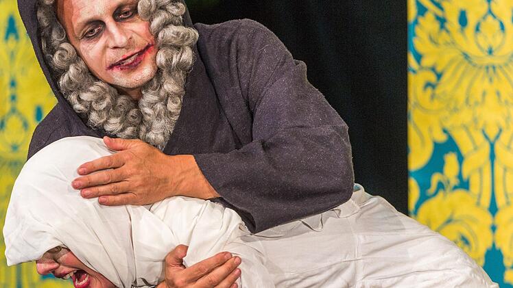 Sex und Crime herrschen in Wien in Shakespeares Stück MASS FÜR MASS, mit dem die Shakespeare Company Berlin am Mittwoch, 2. Oktober, im Kurtheater den Auftakt zum 35. Theaterring gibt.  Foto: Axel Lauer