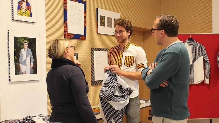 Im letzten halben Jahr hat der 20-J&auml;hrige viel Zeit in das Projekt gesteckt, das neben der Kleidung auch Fotos und Erkl&auml;rtexte umfasst. Foto: Mirjam Stumpf