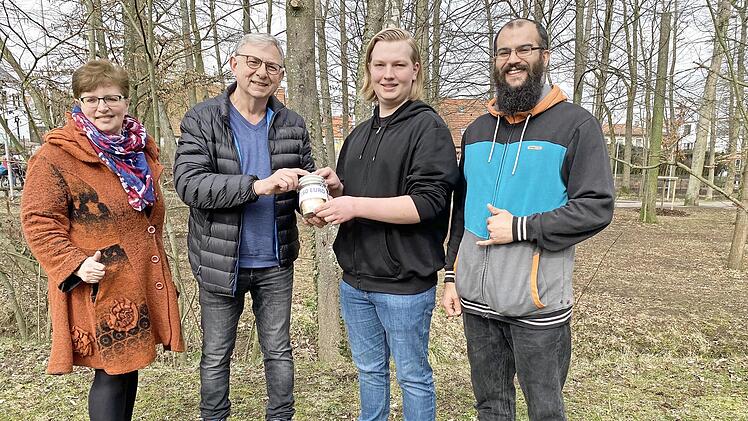 Bei der Spendenübergabe