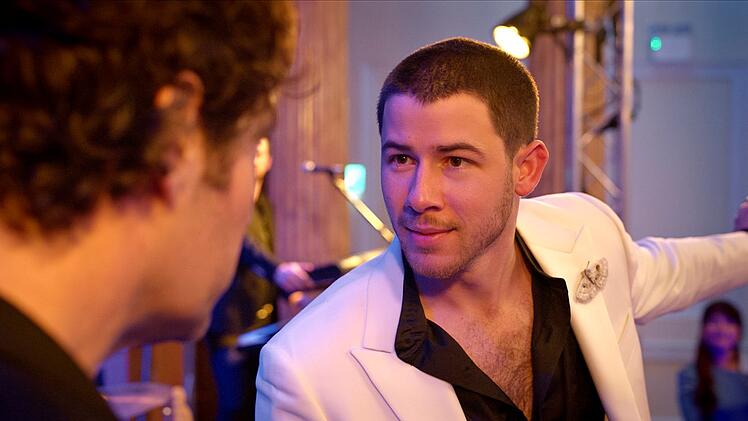 In "Power Ballad" verk&ouml;rpert Nick Jonas den ehemaligen Boyband-Star Danny, der dringend einen neuen Hit braucht. Ab Donnerstag, 25. Juni, l&auml;uft der Film in den Kinos.