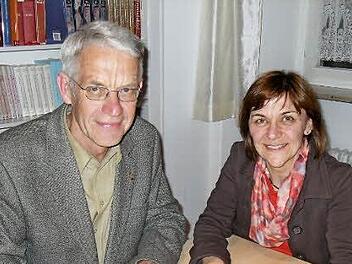 Gegen Rüstungsexporte macht sich der Dekanatsrat Haßberge stark. Die Vorsitzenden Klaudia Schwarz und Alfred Neugebauer unterschrieben einen Brief an Bundestagsabgeordnete und -kandidaten. Foto: sw