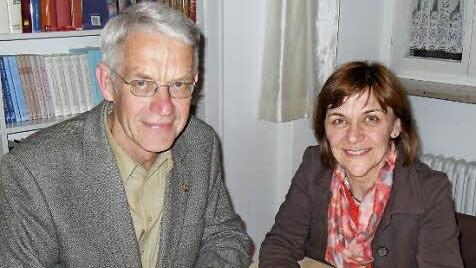 Gegen Rüstungsexporte macht sich der Dekanatsrat Haßberge stark. Die Vorsitzenden Klaudia Schwarz und Alfred Neugebauer unterschrieben einen Brief an Bundestagsabgeordnete und -kandidaten. Foto: sw