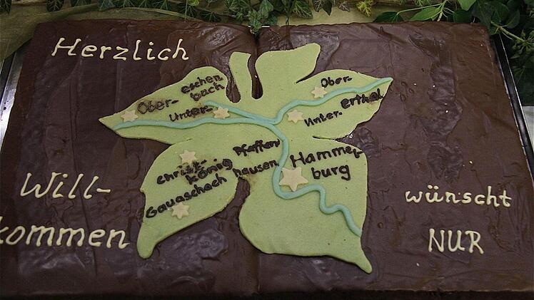 Torte mit Marzipan-Logo