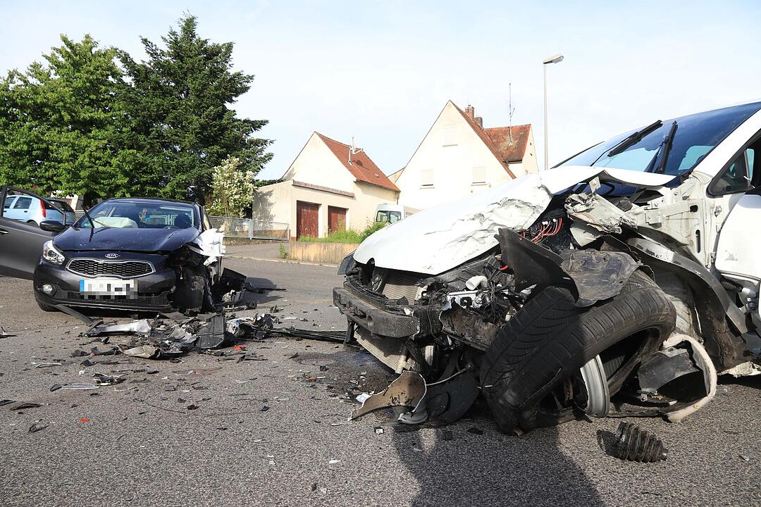 Betrunkener prallt in Gegenverkehr in Mühlendorf
