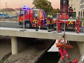 Am Samstag st&uuml;rzte eine Person von einer Br&uuml;cke - die H&ouml;henrettungsgruppe der Feuerwehr W&uuml;rzburg war im Einsatz
