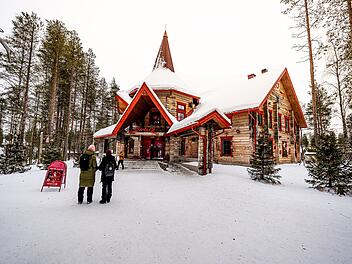 Winterurlaub in Finnland - Weihnachtsmann-Dorf in Rovaniemi Santa Claus village in Rovaniemi