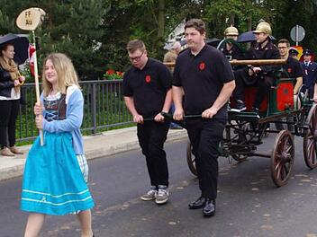 Die Feuerwehr Au hatte mit einem historischen Wagen die Blicke auf seiner Seite.
