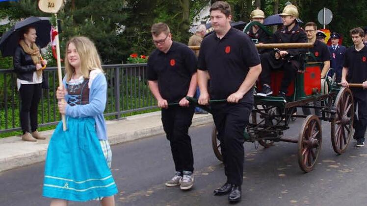 Die Feuerwehr Au hatte mit einem historischen Wagen die Blicke auf seiner Seite.