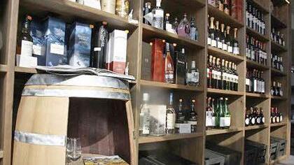 Das Sortiment von edlen Whiskeysorten bietet auch für echte Kenner den richtigen Tropfen - und eine Kostprobe gibt es zur Neueröffnung selbstverständlich auch.  Fotos: Riegler