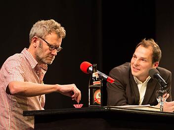 Autor Tex Rubinowitz (li.) und der Organisator von "Bamberg liest", Martin Beyer im Gespräch Fotos: Barbara Herbst
