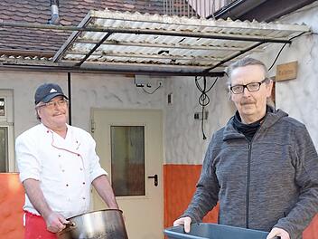 Nach 16 Jahren gehen sie gemeinsam: Manfred Weiß (rechts) und sein Koch Gerald Kirsch