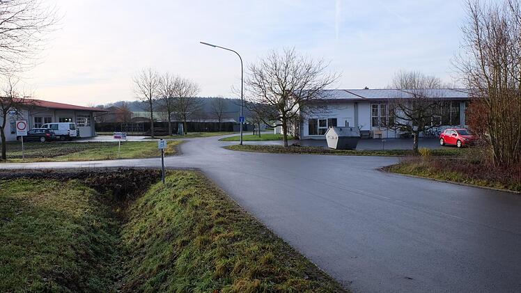 Das Gewerbegebiet Vogtswiesen in Thundorf soll erweitert werden. Die Planungsaufträge wurden vergeben.  Foto: Philipp Bauernschubert