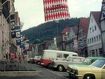 Vorfreude aufs Kulmbacher Bierfest: die fahnengeschmückte Obere Stadt im Jahr 1974. Foto: Helmut Günther