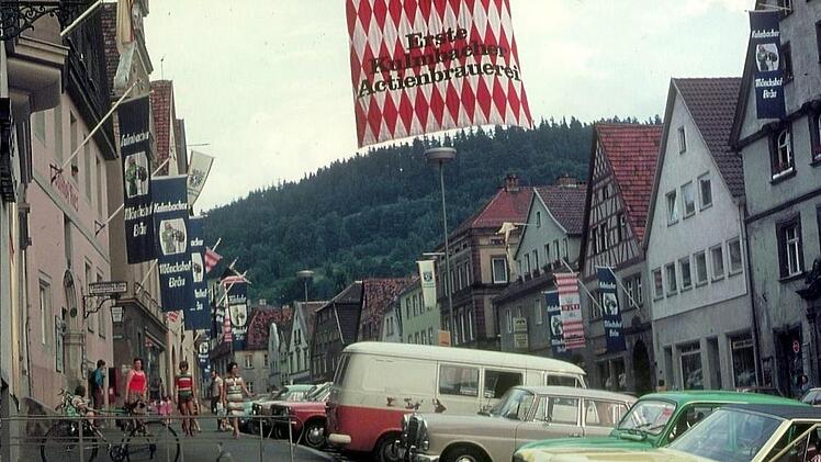 Vorfreude aufs Kulmbacher Bierfest: die fahnengeschmückte Obere Stadt im Jahr 1974. Foto: Helmut Günther