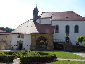 Die Klosterkirche in Gößweinstein hat ein neues Dach. Auch die Fassade ist neu. Jetzt geht es an die Innensanierung. Foto: Thomas Weichert