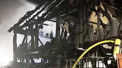 Die Scheune wurde ein Raub der Flammen. Fotos: Feuerwehr Kronach