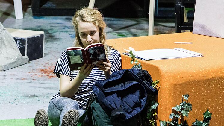 "Die Prinzessin auf dem Kürbis": Probenszene der Kinderoper von Roland Fister, die ihre Uraufführung am Donnerstag, 20. Februar, am Landestheater  Coburg erleben wird.Foto Jochen Berger