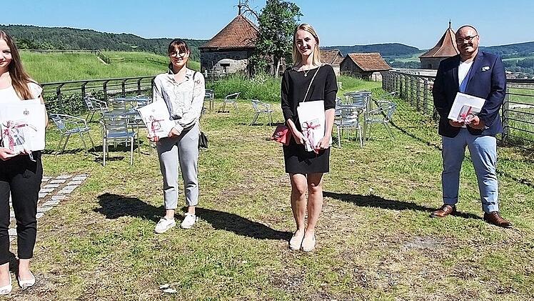 Diese vier Preisträger dürfen sich über eine Auszeichnung und 150 Euro freuen. Von links: Sophie Zeuss, Julia Molketeller, Hanna Beierwaltes und Florian Bätz