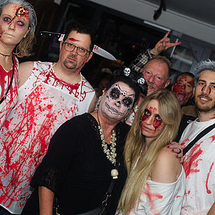 ME & MY (ZOMBIE) GIRLS HALLOWEEN