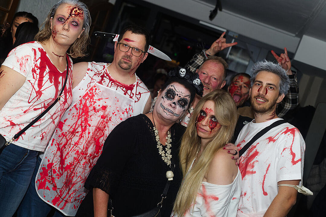 ME & MY (ZOMBIE) GIRLS HALLOWEEN