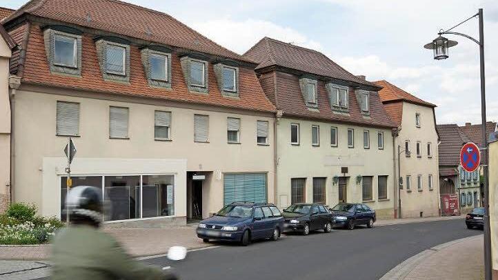 So sieht die Häuserzeile um die frühere Gaststätte in der Hammelburger Straße bisher aus.  Foto: Arkadius Guzy