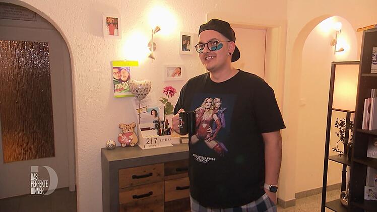 Mit Augenpads und Helene Fischer wird Flo heute sicher gut durch seinen Dinner-Tag kommen.