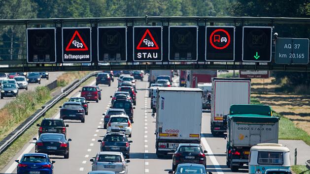 Stau auf der A8
