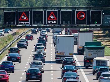 Stau auf der A8