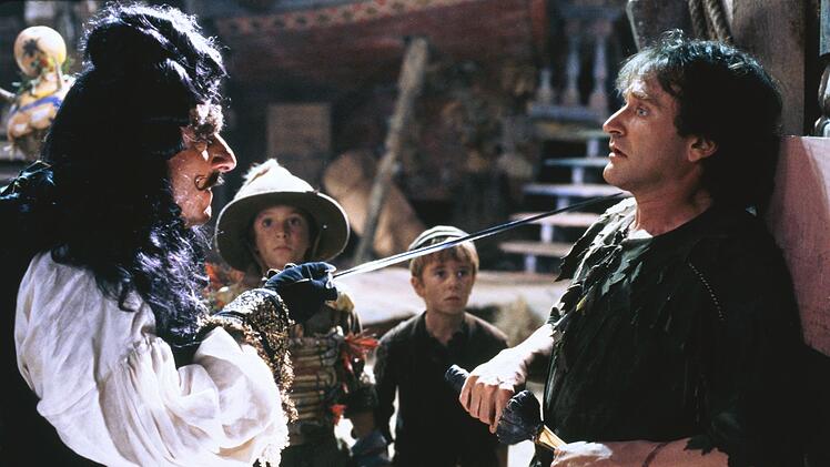 Hat noch eine Rechnung mit Peter Pan offen: Captain Hook (Dustin Hoffman, links).