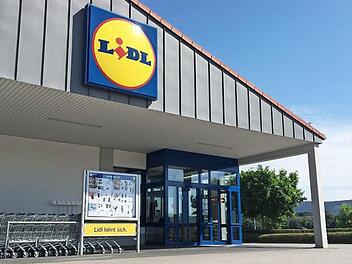 Der Lidl in Stockheim wurde Samstagabend von einem 30 bis 40 Jahre altem Mann überfallen. Foto: Alexander Löffler